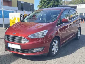 Ford Grand C-Max Titanium,Er verbraucht minimal Kühlwasser.