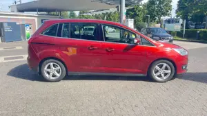 Ford Grand C-Max Titanium,Er verbraucht minimal Kühlwasser. Bild 4