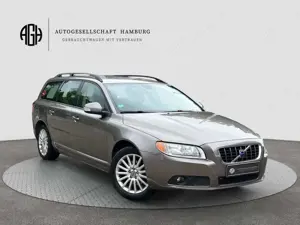 Volvo V70 Kombi 2.0 Momentum*AHK*Leder*Navi*SitzHzg*