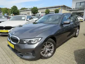 BMW 320 d touring xDrive Sport Line *1.HAND *AHK *KAMERA
