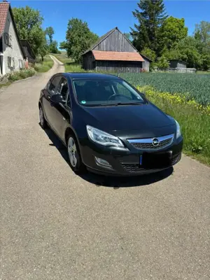 Opel Astra 1.4 Turbo 150 Jahre Bild 1