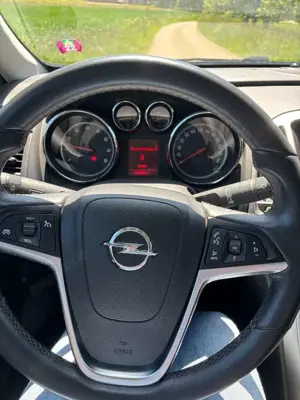 Opel Astra 1.4 Turbo 150 Jahre Bild 3