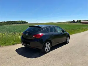 Opel Astra 1.4 Turbo 150 Jahre Bild 2