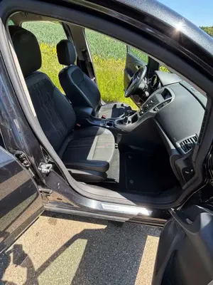 Opel Astra 1.4 Turbo 150 Jahre Bild 5