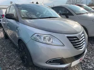Lancia Ypsilon Platinum Twin Air Turbo Bild 3