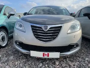 Lancia Ypsilon Platinum Twin Air Turbo Bild 2