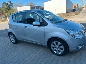 Opel Agila 1.0 Bild 2