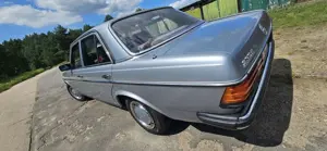 Mercedes-Benz 230 W 123 // 230E Bild 1