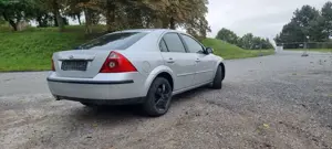 Ford Mondeo 1.8 Ghia Bild 3