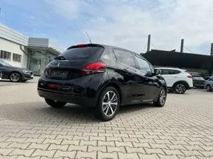Peugeot 208 1.2 PureTech 110 Allure Navi Pano Sitzh. Alu Bild 4