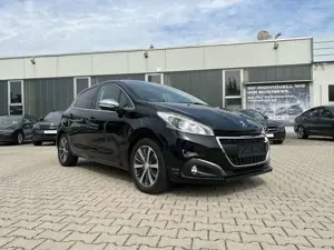 Peugeot 208 1.2 PureTech 110 Allure Navi Pano Sitzh. Alu Bild 5