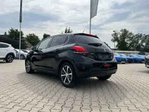 Peugeot 208 1.2 PureTech 110 Allure Navi Pano Sitzh. Alu Bild 2