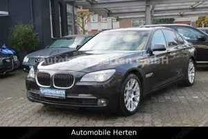 BMW 740 iA*DISTRONIC*KAMERA*KEYLESS*AHK*TOP*