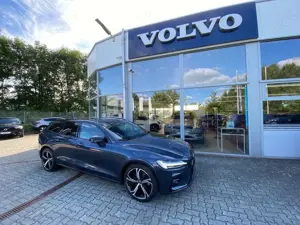 Volvo V60 B4 B DKG Ultra Dark BW HUD Pano 360°, Winterräder Bild 3