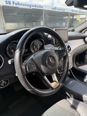 Mercedes-Benz CLA 200 7G-DCT Urban