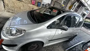 Peugeot 1007 110 2-Tronic Premium Bild 4