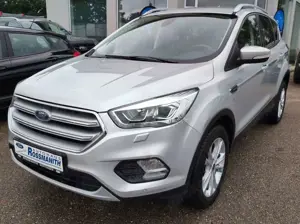 Ford Kuga Titanium 2.0 Allrad *Navi/Winter-Paket*