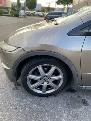 Honda Civic 1.8i-VTEC i-SHIFT Sport Bild 5