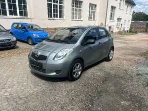 Toyota Yaris Luna 1.3 VVT-I 1 Hand Tüv neu Winterreifen