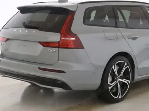 Volvo V60 T6 Plus Dark Plug-In Hybrid AWD ACC*Head-Up Bild 4