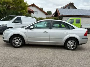 Ford Focus Lim. Ghia-2.0-Alu-Klima