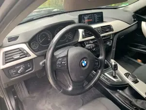 BMW 320 320d Touring Aut. Advantage Bild 5
