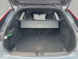 Volvo XC60 XC60 B4 AWD R-Design Aut Glasd 360° PilotAssist 19 Bild 4