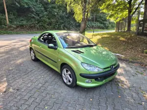 Peugeot 206 CC*TOP*NEU TÜV*GEWAHR* Bild 2