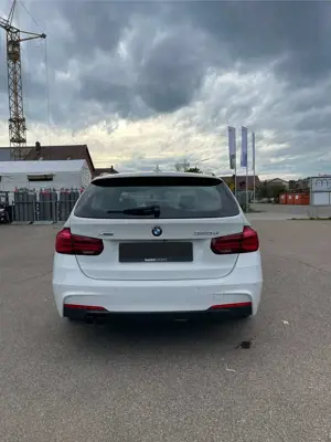 BMW 320 d xDrive Edition M Sport VOLL AHK/ACC/HK/Keyless Bild 4