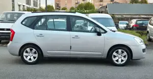 Kia Carens 2.0 LX Automatik 82.000 Km Bild 5