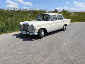 Mercedes-Benz Others W110 230 Bild 2