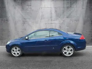 Ford Focus Cabrio 2.0  "Titanium" Navi/BiXenon/Leder Bild 5