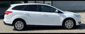 Ford Focus Turnier 1.5 TDCi DPF Start-Stopp-System Aut. Busin Bild 4