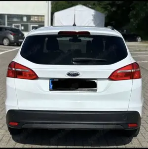 Ford Focus Turnier 1.5 TDCi DPF Start-Stopp-System Aut. Busin Bild 3