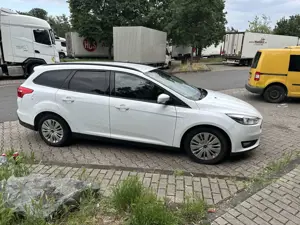 Ford Focus Turnier 1.5 TDCi DPF Start-Stopp-System Aut. Busin Bild 5