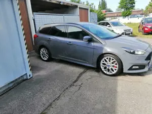 Ford Focus Turnier 2.0 TDCi Aut. ST mit Leder-Sport-Paket