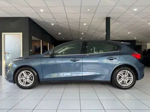 Ford Focus Lim. CC*AUTOMATIK*LED*CARPLAY*WINTER*PARK Bild 3