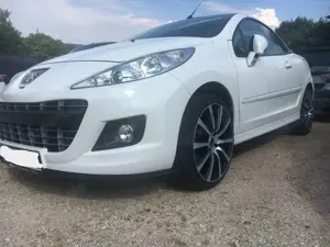 Peugeot 207 207CC 120 VTi Allure*2.Hand*Top gepflegt*8fach Bild 2