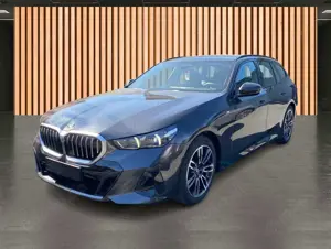BMW 520 d Touring xDrive M Sport*HeadUp*AHK*Pano* Bild 2