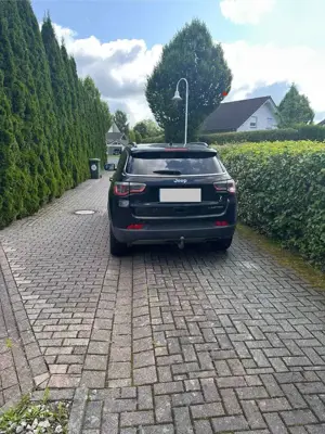 Jeep Compass Limited FWD mit Panoramadach!