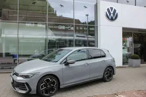 Volkswagen Golf VIII Lim. R-Line 1.5 eTSI Navi,SHZ,LED,ACC