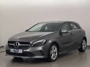 Mercedes-Benz A 200 Urban Navi LED AHK Leder PDC 1.Hd. Bild 2