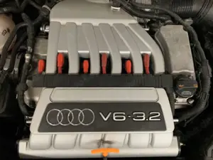 Audi TT Roadster 3.2 quattro BOSE 18 S-LINE LEDER 2HD Bild 4