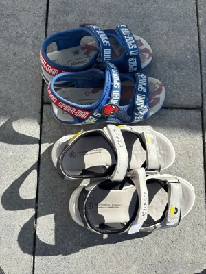 Kinder-Sandalen