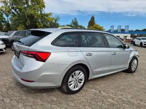 Skoda Octavia Combi 2.0 TDI Ambition Navi LED Keyless Bild 3