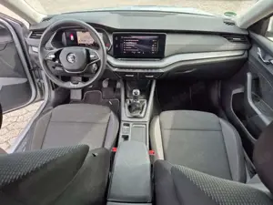 Skoda Octavia Combi 2.0 TDI Ambition Navi LED Keyless Bild 5