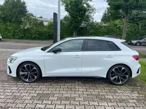 Audi A3 35 TDi S-Line S-Tronic Sportback Bild 2