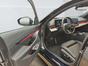 BMW 520 d xDrive Limousine [M Sport, HUD, ACC, AHK, hk So Bild 2