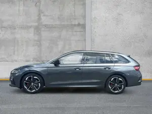 Skoda Octavia Combi RS TDI DSG 4x4 HuD AHK Bild 2