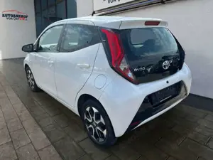 Toyota Aygo X -play Team D*Apple*Android* Klima Rückfahrkamera Bild 5